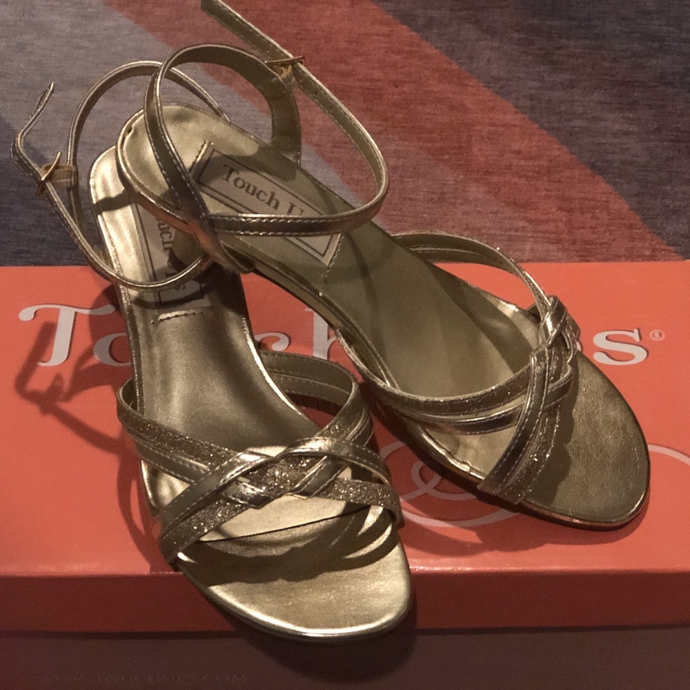 Gold dress sandals size 5M